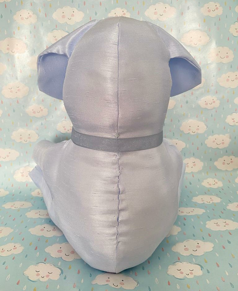 Perro de peluche satinado