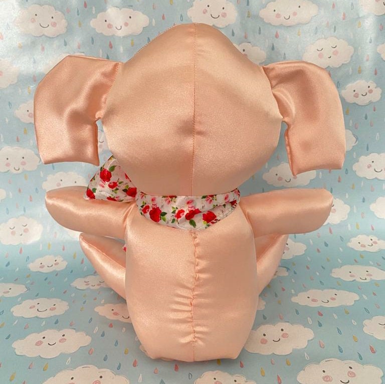 Elefante de peluche satinado